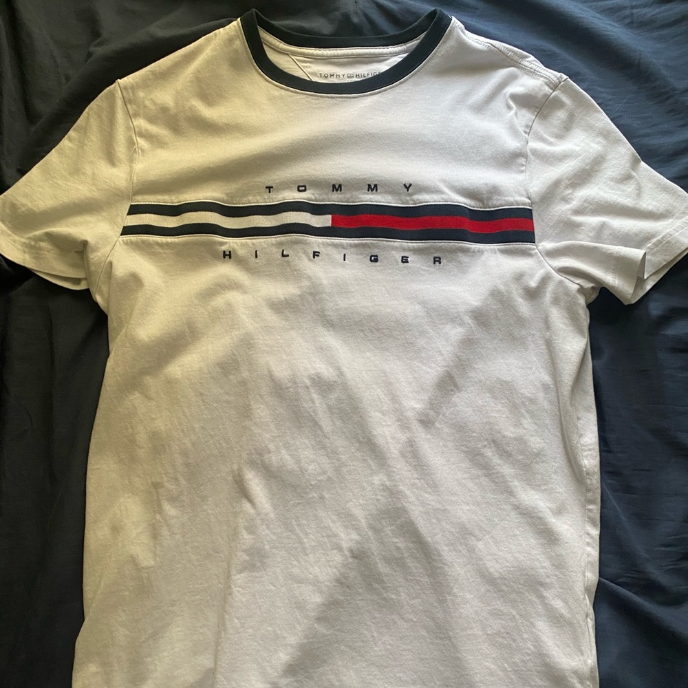 TOMMY HILFIGER T-SHIRT